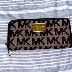 Black and beige Michel Kors Wallet